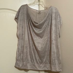 Lane Bryant Scoop Neck Short Sleeve Top. Size 26/28